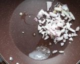 A picture of step 2 of Spaghetti In White Sauce.