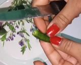A picture of step 1 of Chatpati Green Chillies.