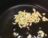 Foto del paso 1 de la receta Higaditos de pollo en salsa con patatas en cocotte