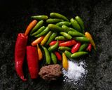 Foto langkah ke 1 dari resep Sambel Kacang untuk Rujak Petis/Rujak Kucur dan Krupuk Sambel.