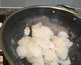 A picture of step 2 of 碗粿rice cake in the bowl.