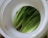 صورة لخطوة 2 من وصفة مخلل خس
