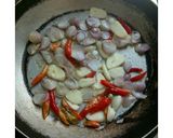 Foto langkah ke 2 dari resep Bihun goreng ayam manis pedas.