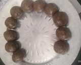 A picture of step 5 of Ragi laddoo.