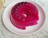 Foto langkah ke 4 dari resep Puding Santan Buah Naga.
