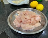 Foto langkah ke 1 dari resep Ayam fillet (crispy chicken popcorn) saus lemon.