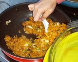 Foto langkah ke 8 dari resep Kwetiau Goreng Jamur Pedas.