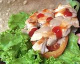 Foto langkah ke 8 dari resep Healthy Lunch : Tortilla Chicken Wrap.