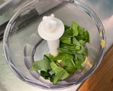 Une image de l'étape 3 de Sauce salade à l'ail des ours.