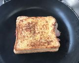 A picture of step 4 of Fried croque madame.