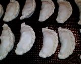 Foto del paso 7 de la receta: Empanadas con pollo reciclado (al horno o a la parrilada)
