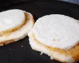 A picture of step 7 of Spicy bread omelette sandwich.