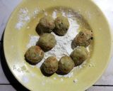 Foto langkah ke 5 dari resep Bitterballen (Dutch Chicken Croquettes).