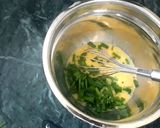 A picture of step 3 of Banana leaf Green onion omelette.
