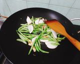 Hình bước làm 3 của món Hủ tiếu xào