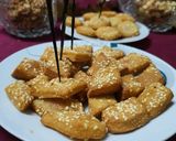 A picture of step 5 of Maiday ki meethi tikkiyan😋.
