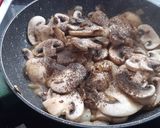 Foto del paso 3 de la receta Solomillo de cerdo con champiñones a la pimienta