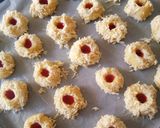 Foto langkah ke 3 dari resep Thumbrintcookies.