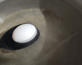Foto del paso 1 de la receta: 🥚Huevos rellenos 3 variantes: Atún - Roquefort - Picante
