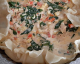 Foto del paso 5 de la receta: Quiche pollo, espinaca y choclo en masa Pascualina