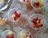Foto del paso 3 de la receta: Frutiletas 🍭 🍑🥭🍌🍓🍏🍍 🥛🥛🥛