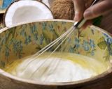 صورة لخطوة 2 من وصفة بسبوسة جوز الهند 🥥