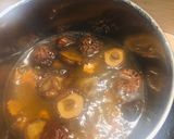 รูปขั้นตอนการทำที่ 1 ของ ข้าวหมูผัดหอมไก่ทอดเกลือ ซุปเห็ดหอม