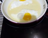 Foto langkah ke 2 dari resep Telur ceplok saus tiram kecap simpel.