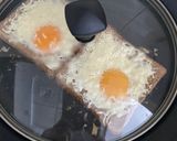 รูปขั้นตอนการทำที่ 3 ของ Cheesy Baked Egg Toast 😊