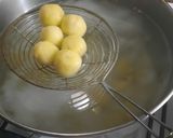 Foto del paso 5 de la receta: Ñoquis bolita rellenos con quesos y salsa de quesos