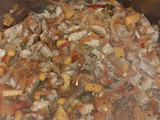 Wok con pollo y fideos