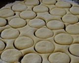 Foto del passaggio 2 della ricetta Ciambelle