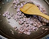 A picture of step 2 of Green bean noodle with Minced Pork.