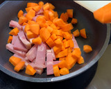 Foto del paso 1 de la receta: Alubias con tomate, zanahoria y bacon