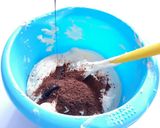 Foto langkah ke 10 dari resep Lemonade Marmer Cake with Chocolate Drip #beranibaking.