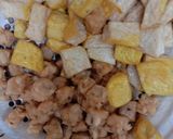 Foto langkah ke 1 dari resep Tumis kacang merah tahu tempe bumbu kencur.