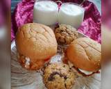 Zinger Burgers with Pineapple Smoothie and Chocolate Chip Cupcak recipe step 7 photo