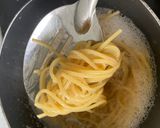 รูปขั้นตอนการทำที่ 2 ของ สปาเกตตีผัดอกไก่ใส่ใบกะเพรา 3-5 ขวบ