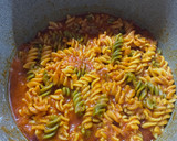 Foto del paso 4 de la receta: Pasta con atún y tomate. Olla GM