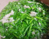 Hình bước làm 2 của món Rau tần ô nấu canh với thịt xay