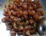 Foto langkah ke 5 dari resep Oseng kikil pedas.