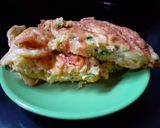 Foto langkah ke 4 dari resep Telur Dadar Sayur Kol.