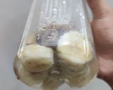 A picture of step 2 of Banana fig smoothie.
