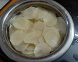 બટાકા ના ભજીયા(Potato bhajiya Recipe in Gujarati) રેસીપી સ્ટેપ1ફોટો