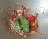 Foto langkah ke 3 dari resep Tumis Pindang Tongkol Kecombrang.