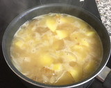 Foto del paso 3 de la receta: Crema de cebolla y patata con bacon frito