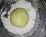 A picture of step 4 of Potatoe balls.
