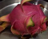 A picture of step 1 of Dragon fruit milkshake.