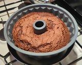 Foto del passaggio 4 della ricetta Ciambellone al cacao e nocciole