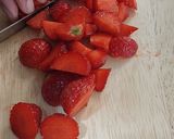 Foto langkah ke 1 dari resep Strawberry Cheese Pastry.